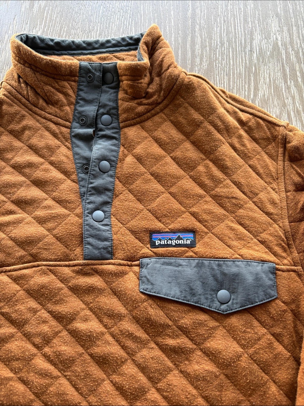 Patagonia Organic Cotton Quilted Pullover in Warm Rust with Charcoal Accents - Picture 2 of 11